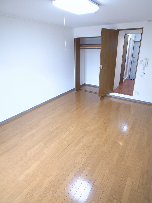 Other room space. If you are in a hurry, ⇒ toll free by phone 0800-808-7114