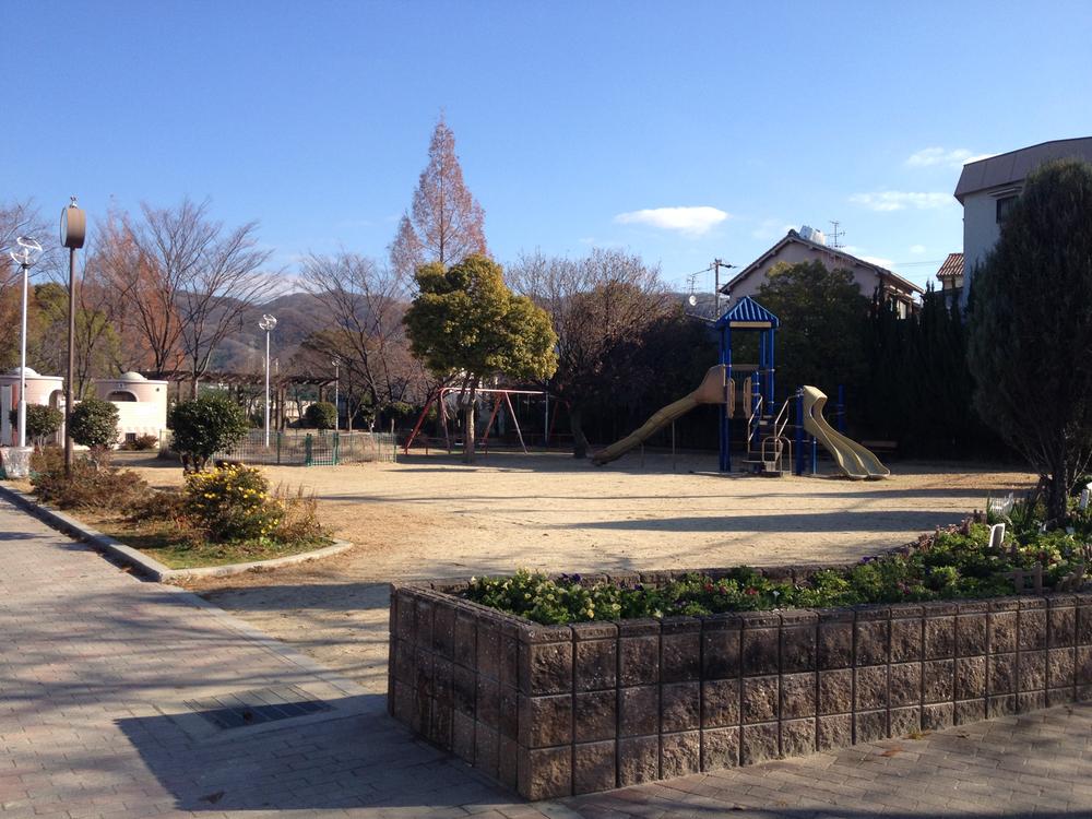 park. 624m to Izumi Park