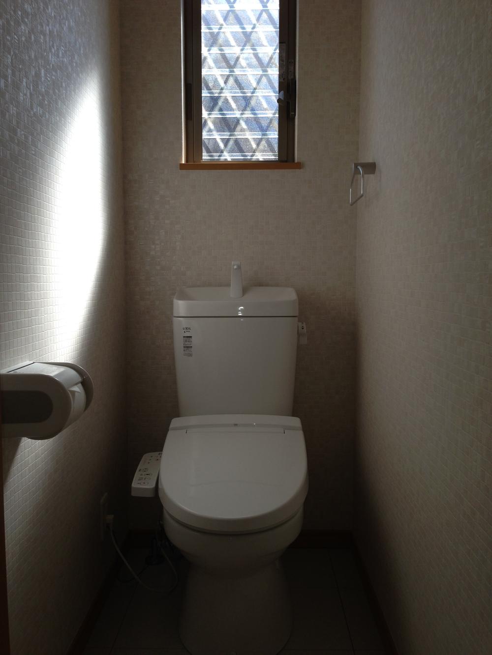 Toilet. Indoor (10 May 2013) Shooting