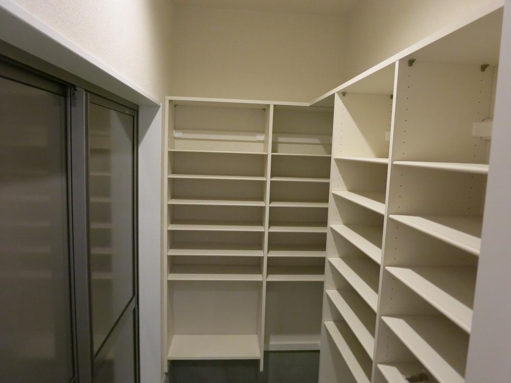 Other. Entrance storage (shoes cloak)