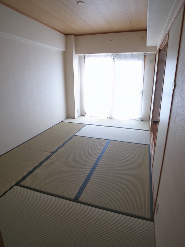 Other room space. In this floor plan is, I'd love to, Place the kotatsu