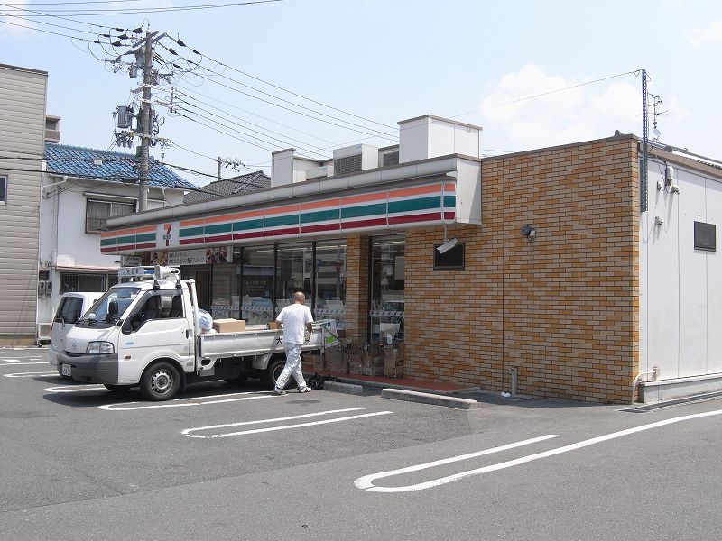 Convenience store. Seven-Eleven Daito Morofuku 5-chome up (convenience store) 396m
