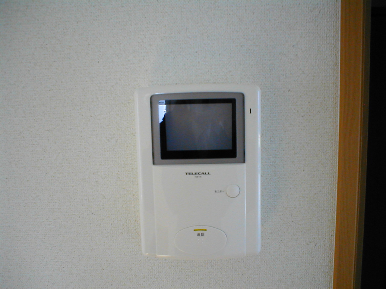 Living and room. This crime prevention pat TV monitor with intercom! 