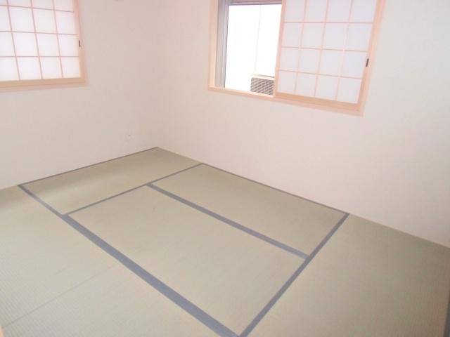 Same specifications photos (Other introspection). It is calm Japanese-style room