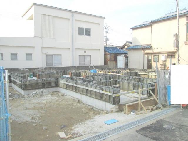 Local photos, including front road. Local is