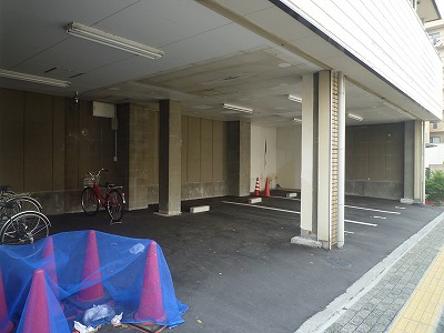 Parking lot. Station near Separeito ・ Give too much property in the room washing bread. 