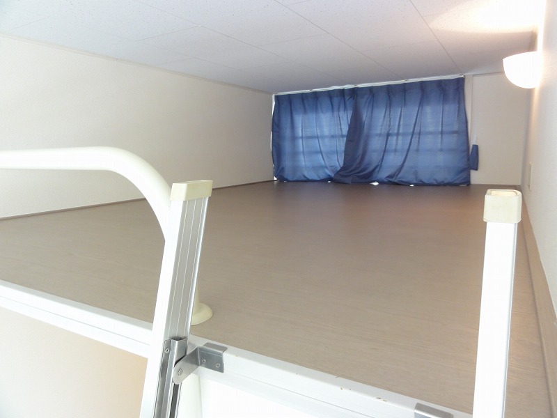 Other room space. Tsu wide!