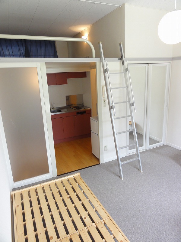 Living and room. Brokerage fees of furniture appliances with properties