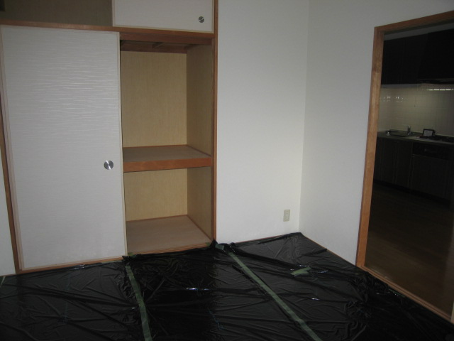 Other room space. Japanese-style room Tatami is we re-covering