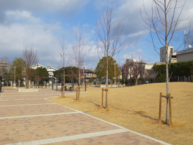 park. 860m until Haizuka park (park)