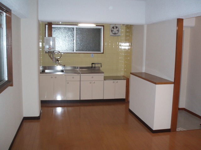 Kitchen. Spacious kitchen!