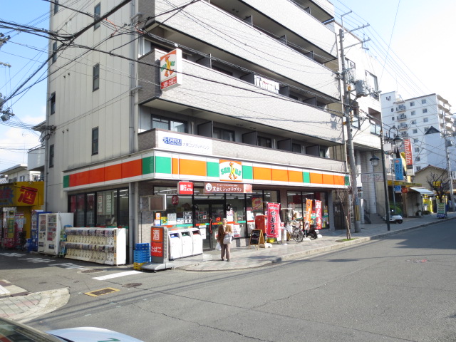 Convenience store. 320m until Thanksgiving Daito Nozaki store (convenience store)