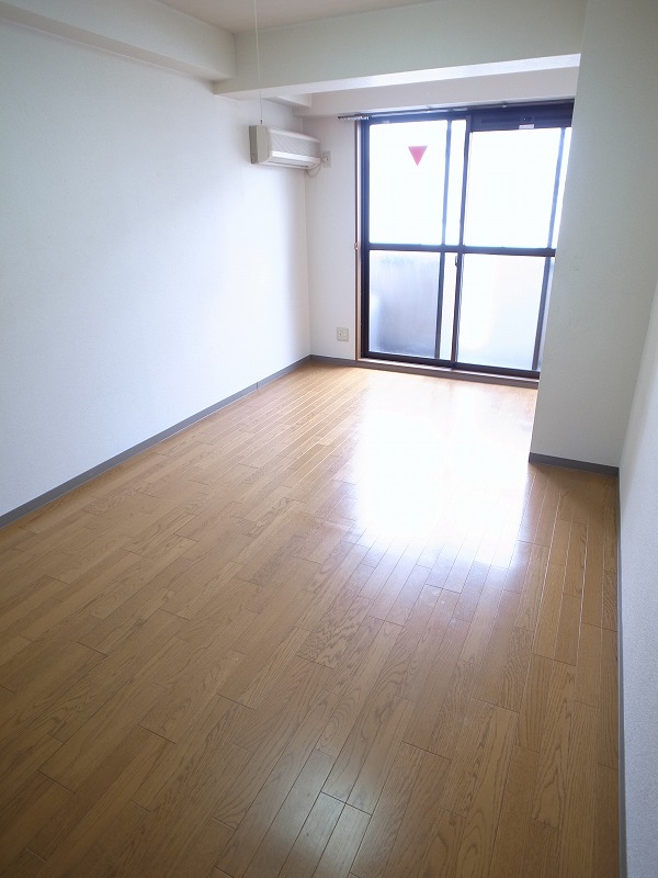 Other room space. Spacious Western-style!