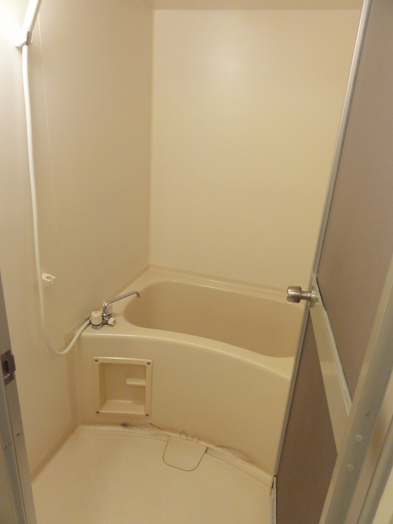 Bath. Wall and integrally ◎