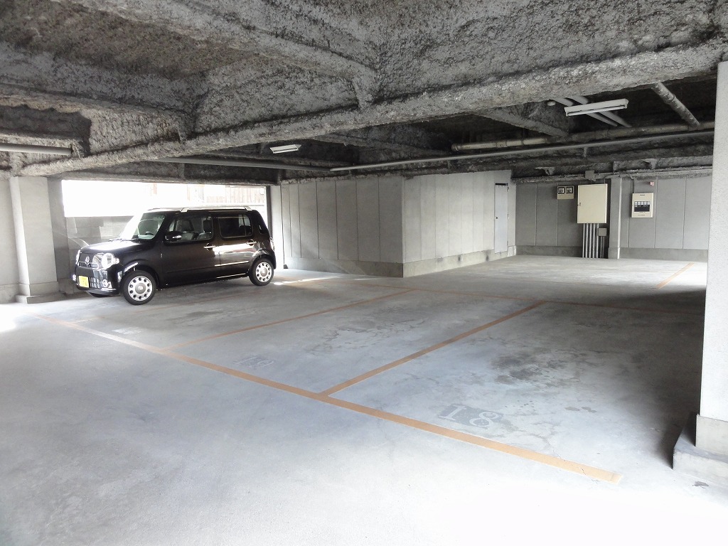 Parking lot. Apamanshop Suminodo shop ⇒ toll free 0800-808-7114