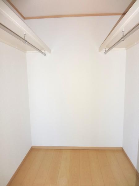 Receipt. The main bedroom was offer a walk-in closet of large-capacity clothing and items of seasonal enters plenty.