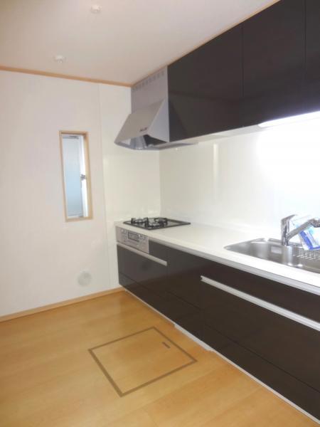 Kitchen. Drawer unit a large frying pan or pot can hold Ease