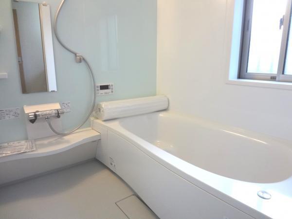 Bathroom. And open to the bathroom, We have established the natural ventilation can also window.