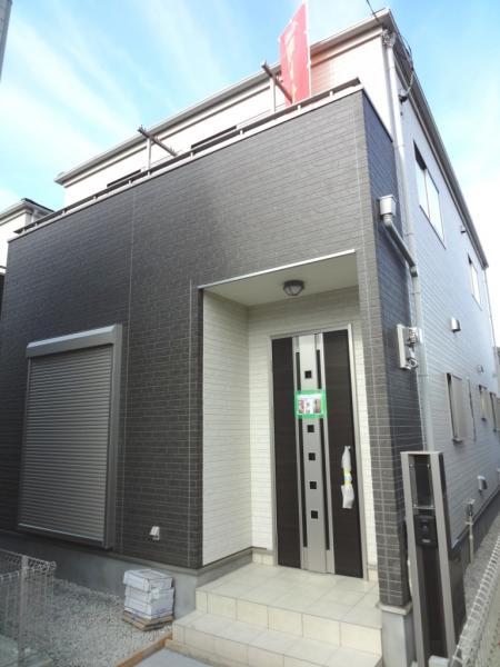 Local appearance photo. Simple appearance. Car two possible parking.