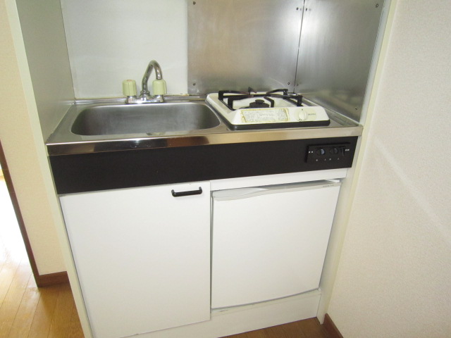 Kitchen. It comes with 1 lot gas stoves! ! 