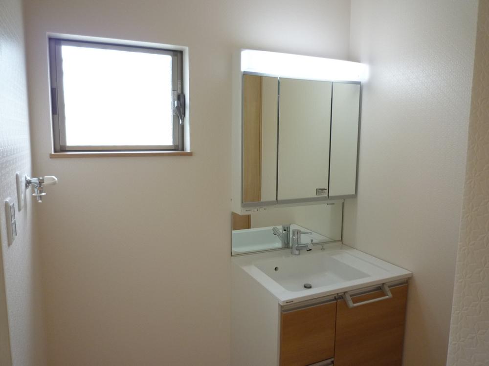 Wash basin, toilet. With large windows to washroom