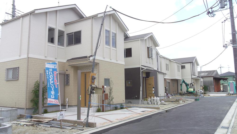 Local appearance photo. Model house construction