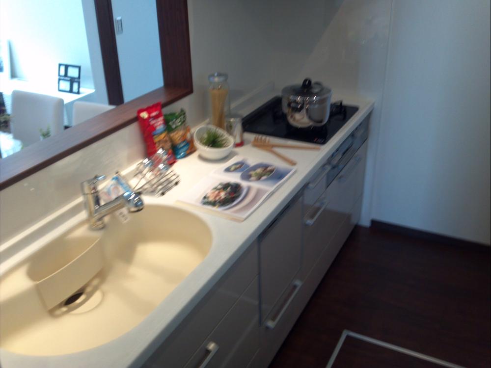 Kitchen. It is because you use every day, I'm do not want to be functional also compromise design. TOTO ・ LIXIL ・ Please choose from Pnasonic.