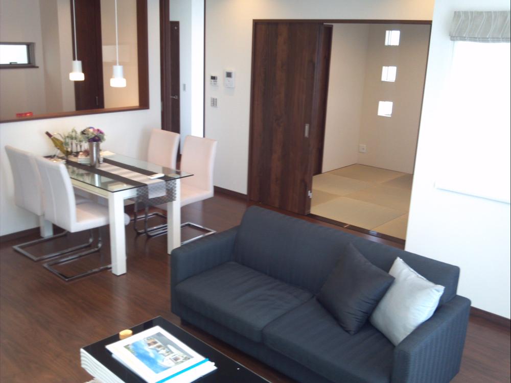 Living. Living dining distance of the family is close. Can be precisely because free plan