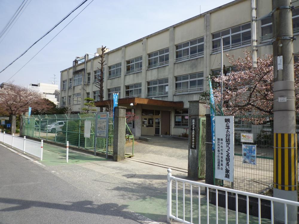 Junior high school. Fujiidera stand Fujiidera until junior high school 1244m