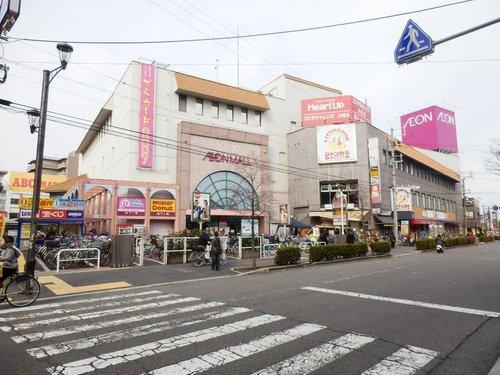 Shopping centre. A large shopping mall in the 828m front of the station to Fujiidera ion Mall