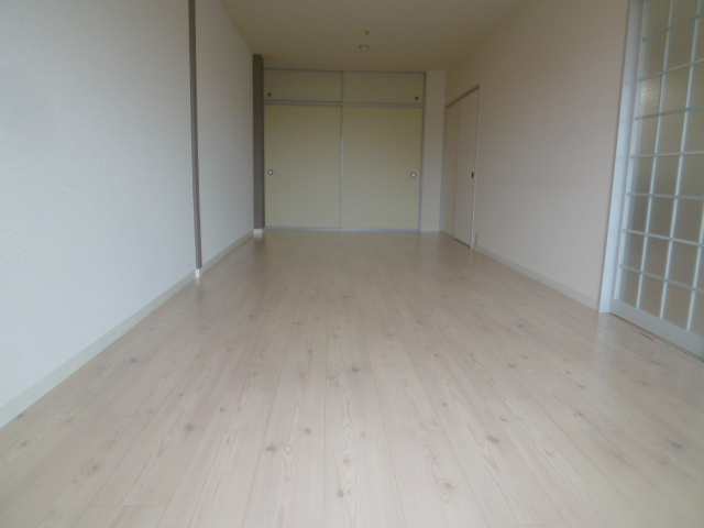 Other room space. Western-style room is located in spacious 12 Pledge ☆ 