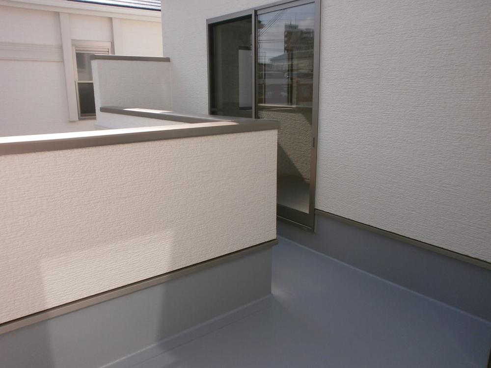 Balcony. Spacious balcony