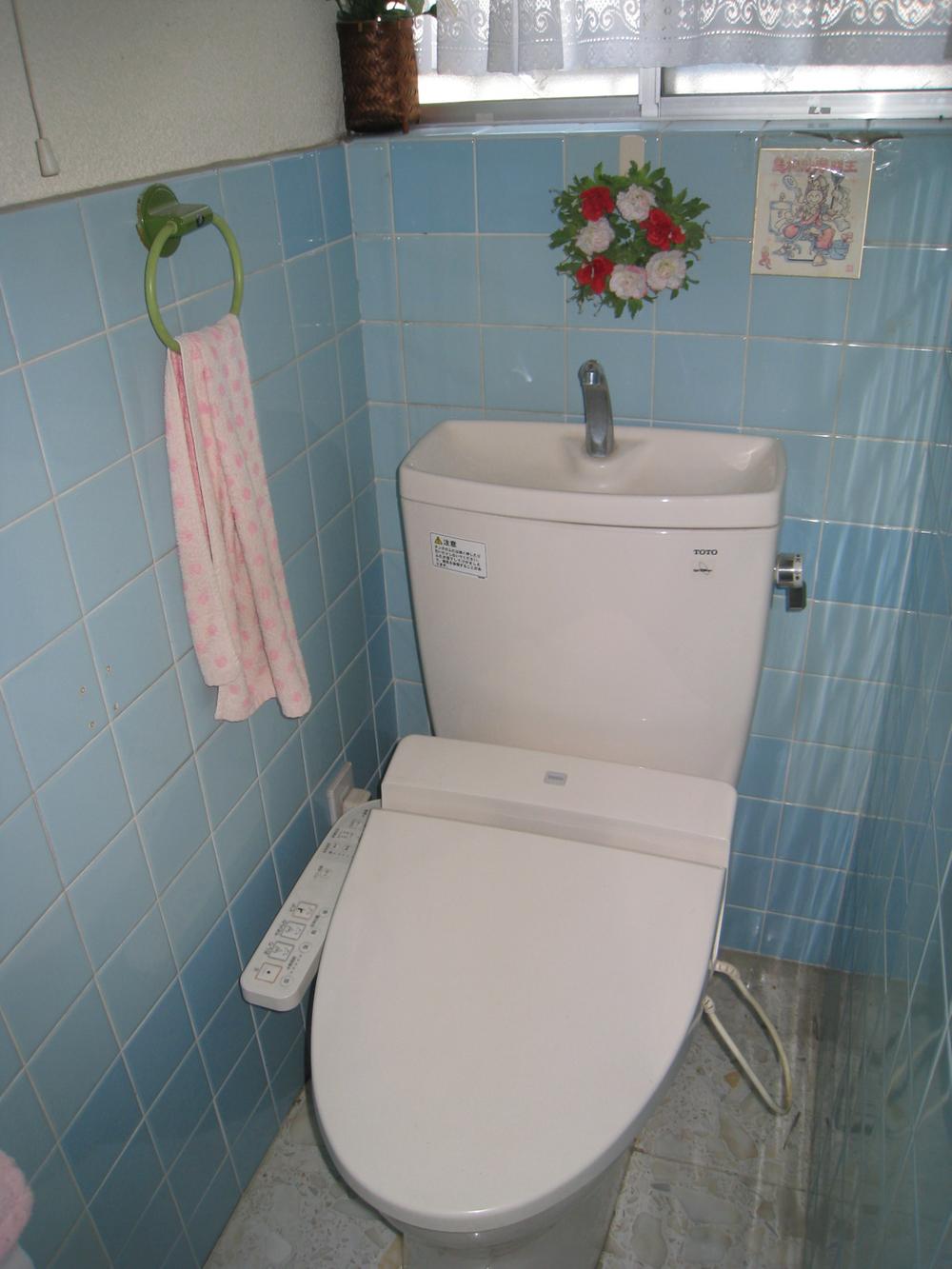 Toilet. Indoor (08 May 2013) Shooting