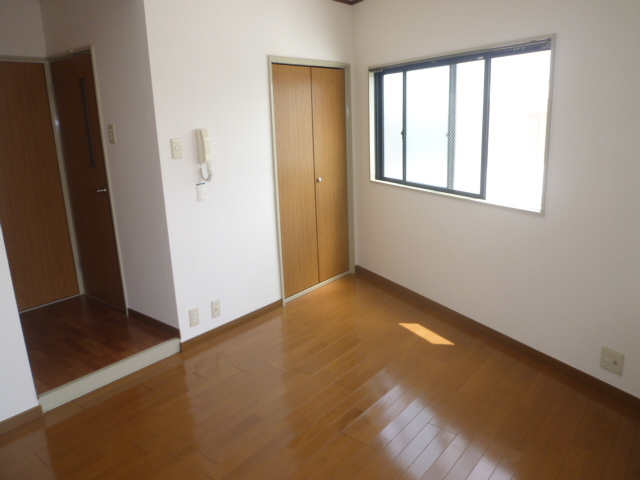 Living and room. It is the room seen from the veranda ☆