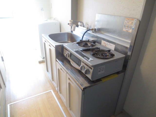Kitchen. It comes with a gas stove ☆ 