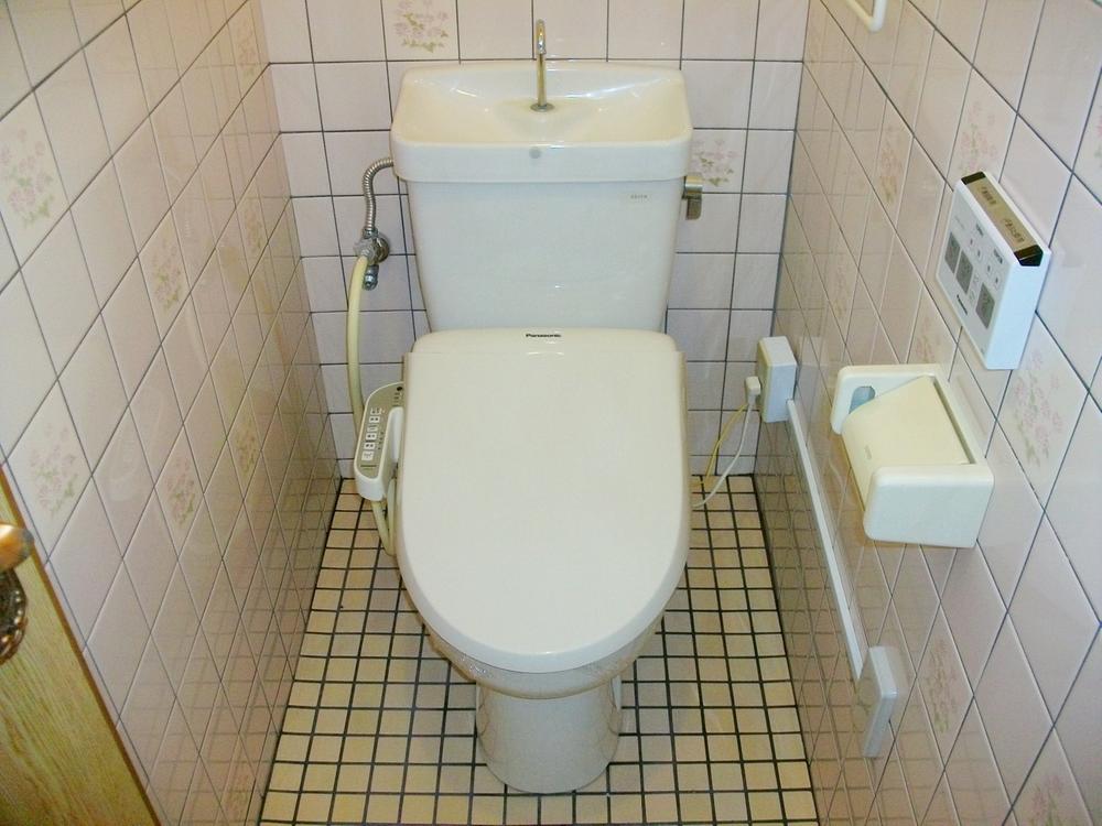 Toilet. WC 2 places