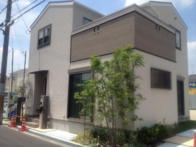 Local appearance photo. I was born in a quiet residential area, Glow Town Fujigaoka. Right now is in open house popular held! (Local July 2013 shooting)