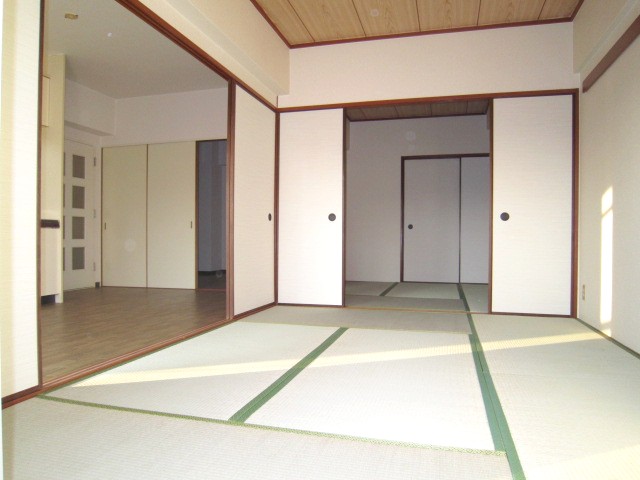 Living and room. After all, It is a Japanese-style room is good