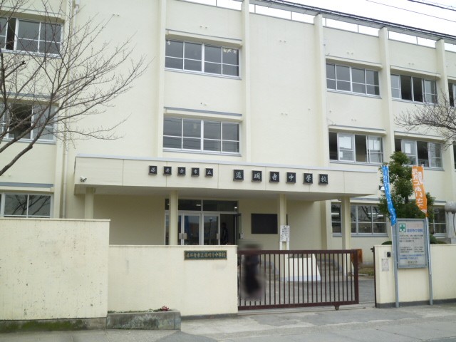 Junior high school. Fujiidera stand Domyoji junior high school (junior high school) up to 295m