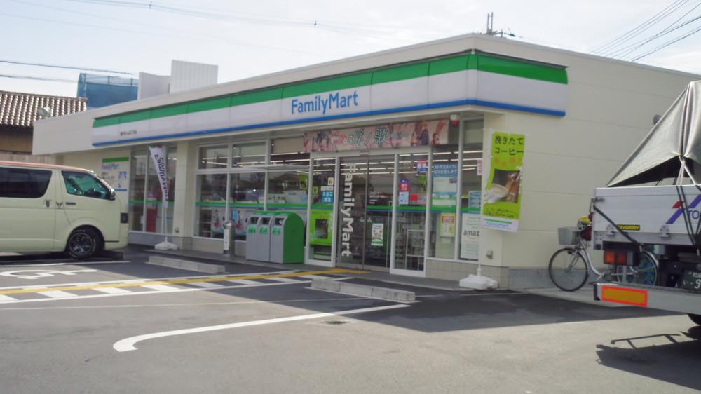 Convenience store. 877m to FamilyMart Fujiidera Koyama four-chome