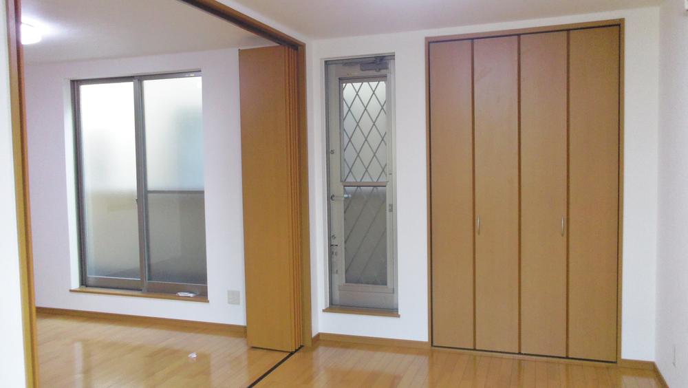 Non-living room. To 10 tatami rooms and opened a movable partition