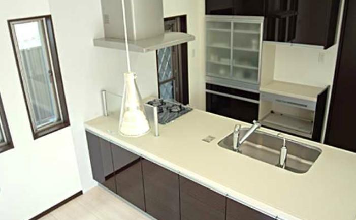 Other.  [Construction Case] Cabinet, which is standard equipment in the kitchen. Think about the harmony of the furniture and cabinet of the standard equipment is glad. In enjoying the day-to-day cooking fulfilling storage.