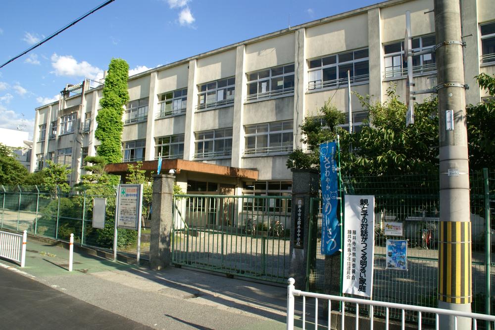 Junior high school. Fujiidera stand Fujiidera until junior high school 10m