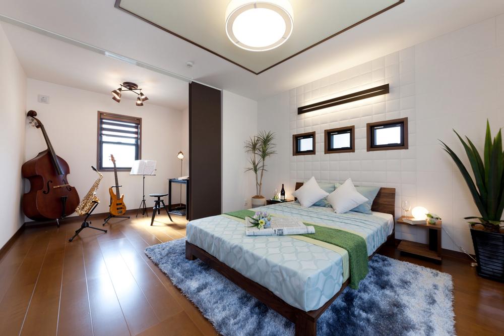 Model house photo. The spacious master bedroom is capture the best, It has undergone a superior triple window in design. Partition the part of the room, It is possible to enjoy the hobby and private time "freely space" was also provided.