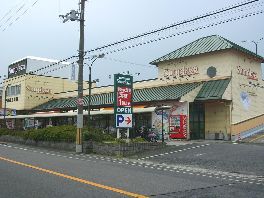 Supermarket. Sun Plaza until the Honda shop 1208m