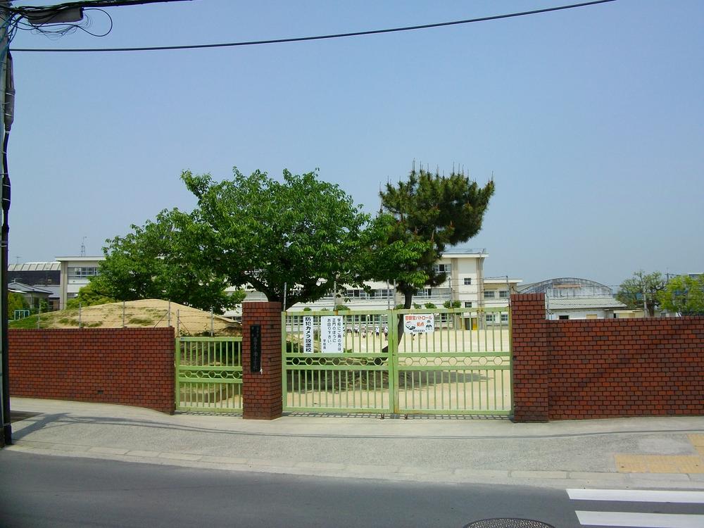 Primary school. Fujiidera stand Fujiidera to South Elementary School 1266m