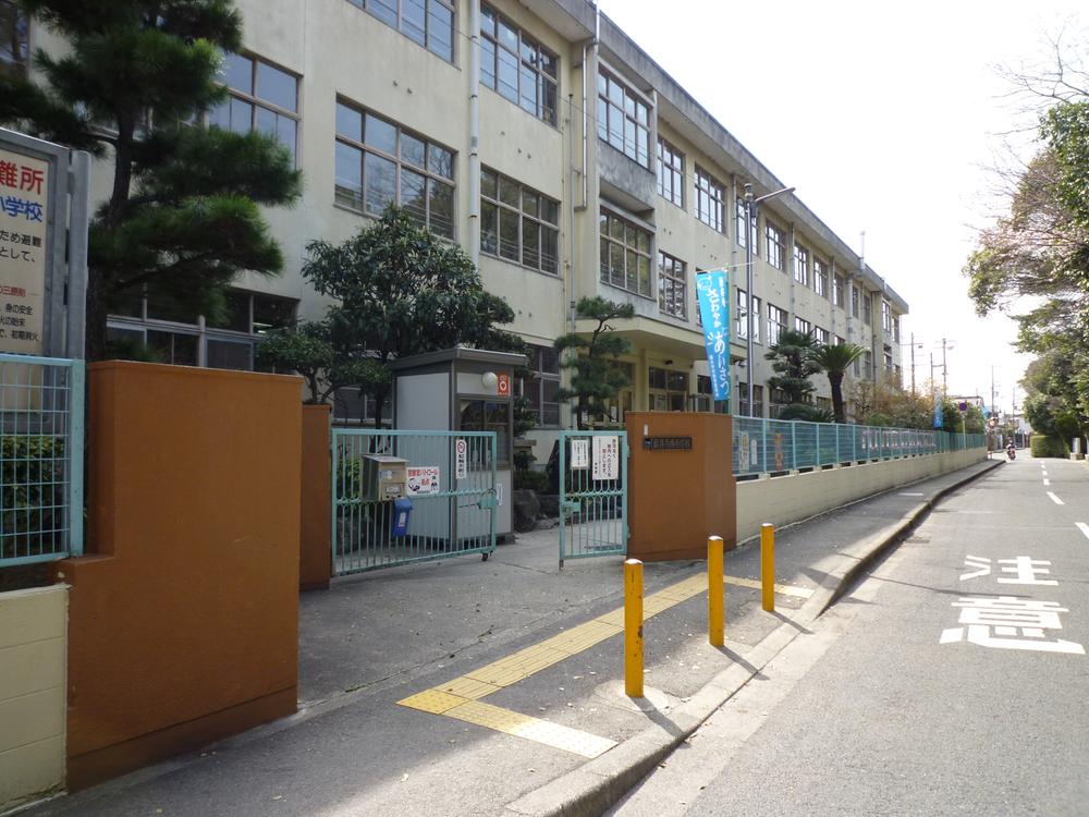 Primary school. Fujiidera stand Fujiidera to Nishi Elementary School 548m