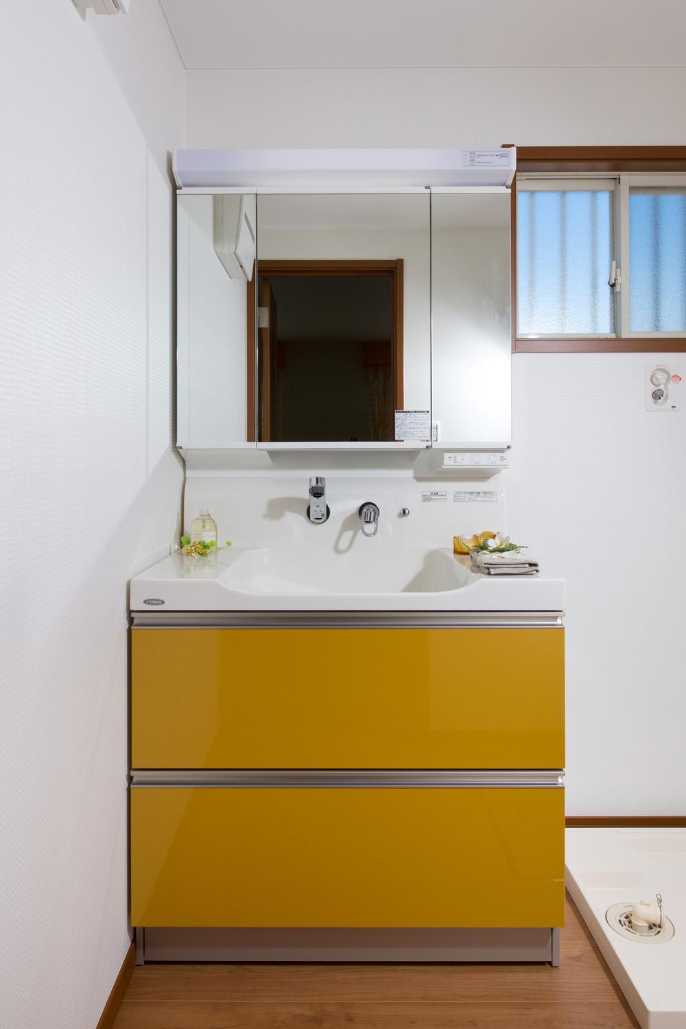 Other Equipment. Simple design and cleaning Ease integral shower toilet