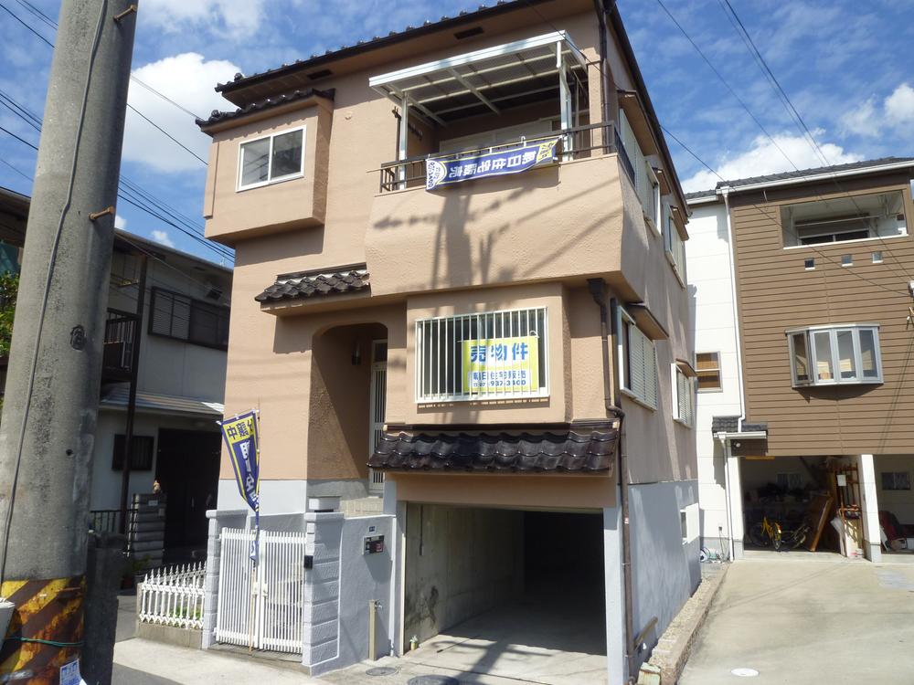 Local appearance photo. We vacant on the south-facing three sides. Day is no complaint Parking is also available three if spacious at light.