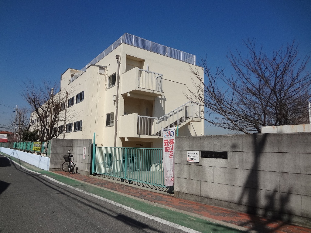 Primary school. 836m to Habikino Municipal Takasu Elementary School (elementary school)